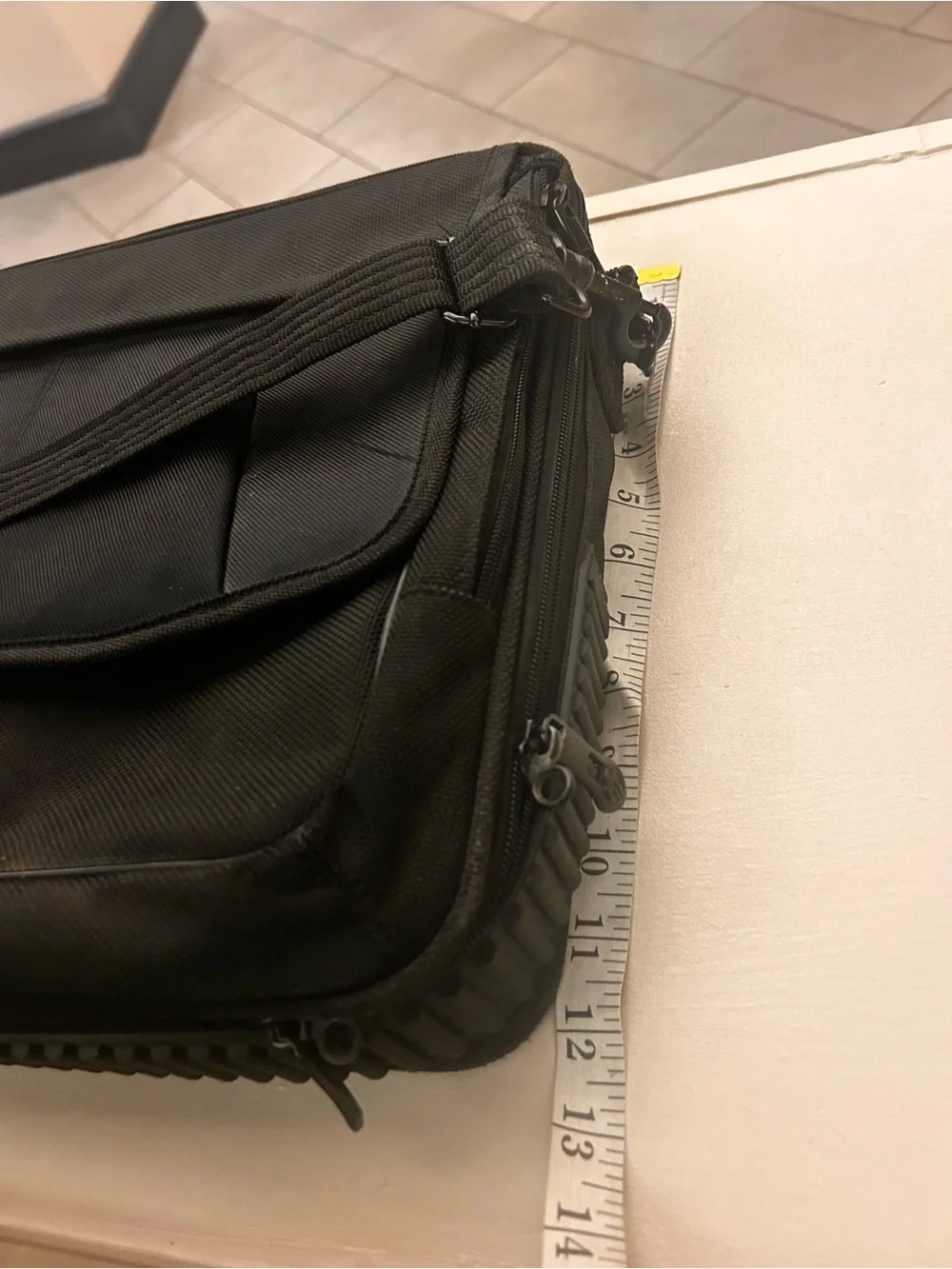 Men's Black Laptop Messenger Bag with Adjustable Shoulder Strap Vargus